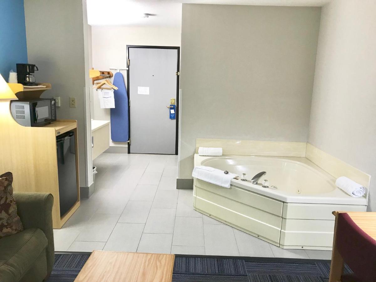 เบย์มอนต์ บาย วินด์แฮม แมริเนตต์ Hotel Marinette ภายนอก รูปภาพ