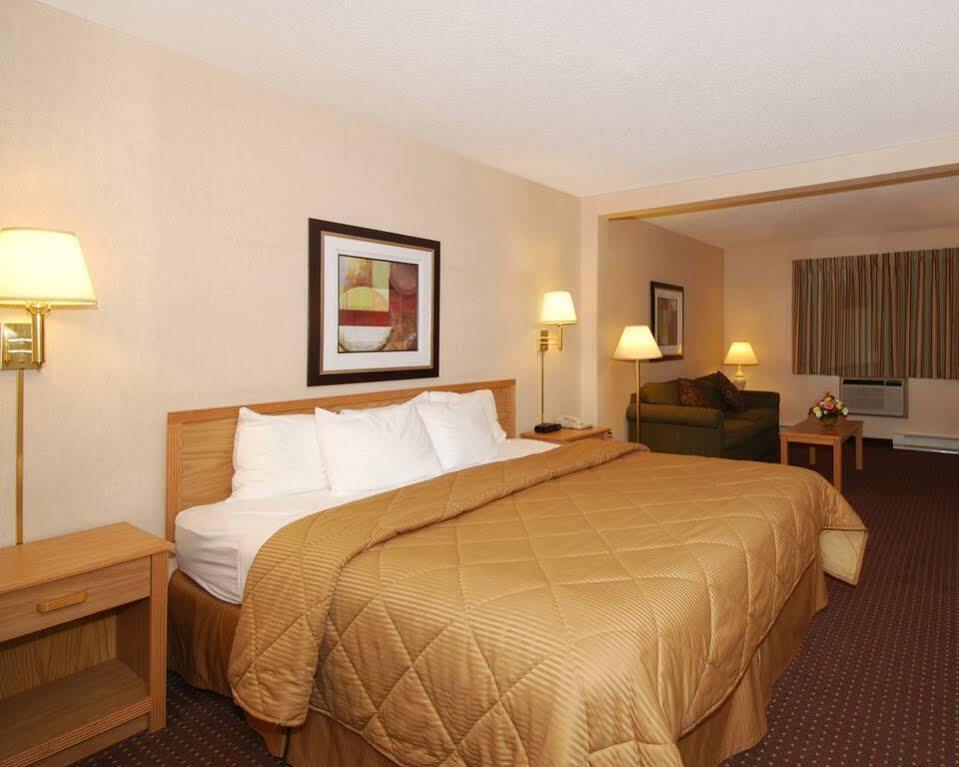 เบย์มอนต์ บาย วินด์แฮม แมริเนตต์ Hotel Marinette ภายนอก รูปภาพ